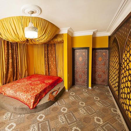 Dating Hotel Cherry Twins (Adults Only) Киев Екстериор снимка
