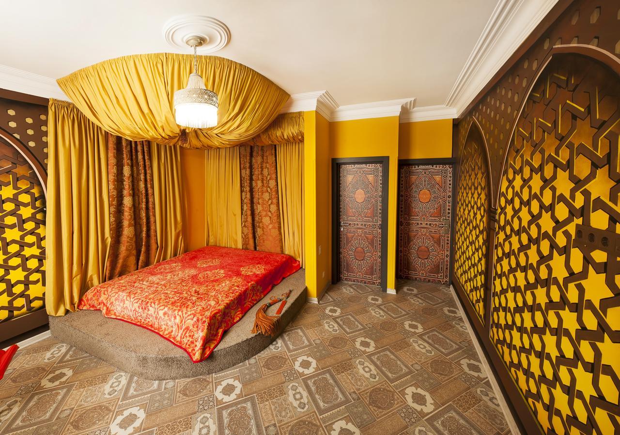 Dating Hotel Cherry Twins (Adults Only) Киев Екстериор снимка